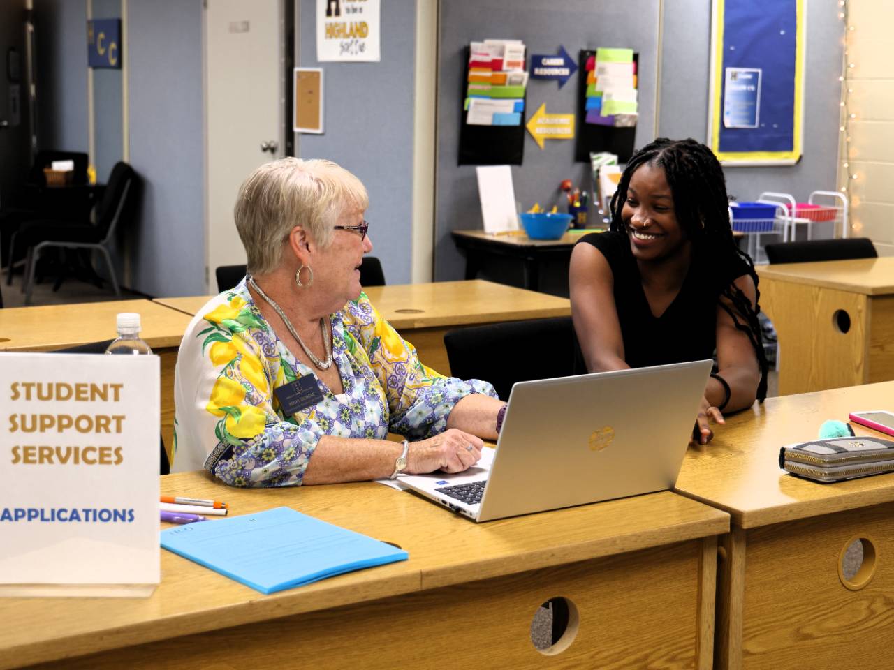 Advisor sits with a student