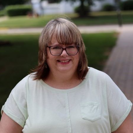 Directory photo of Cindy Davis